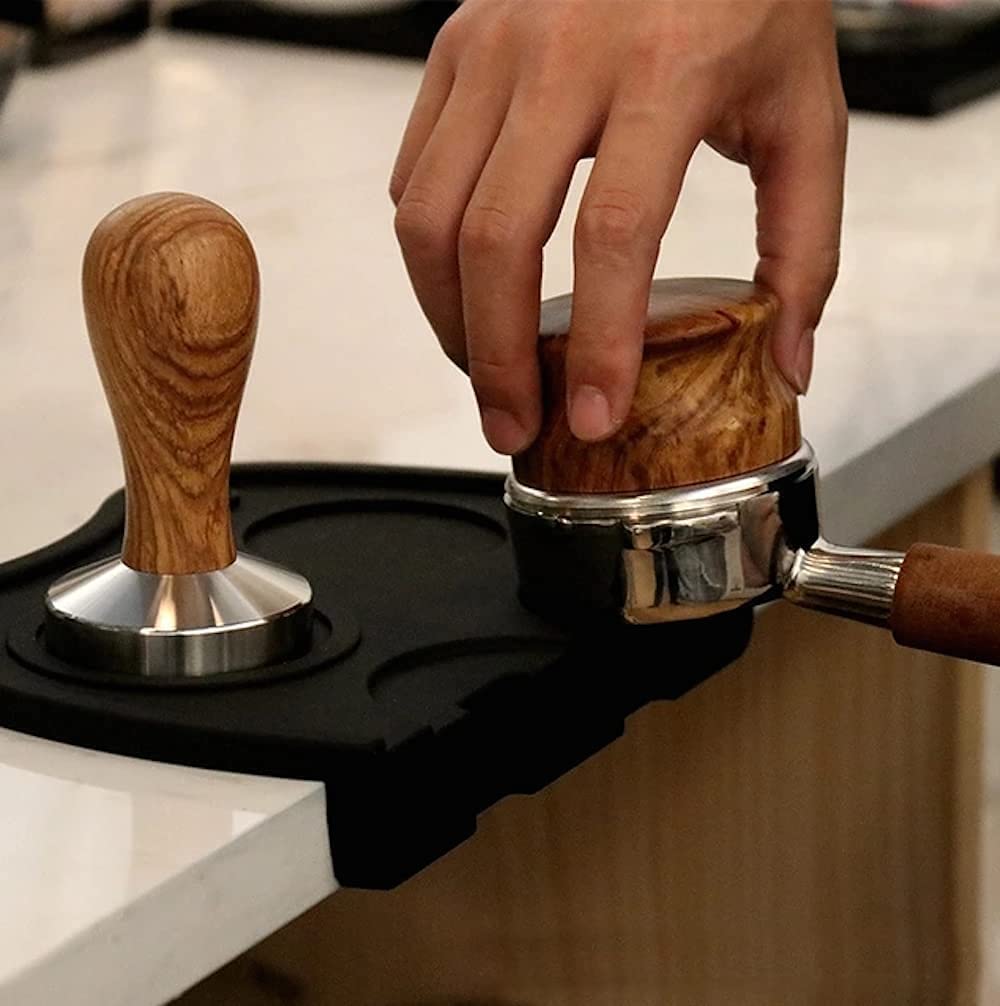 Distributor zur Extraktion des Kaffeepucks - Espresso Kaffeeverteiler für Siebträger inkl. Ablage